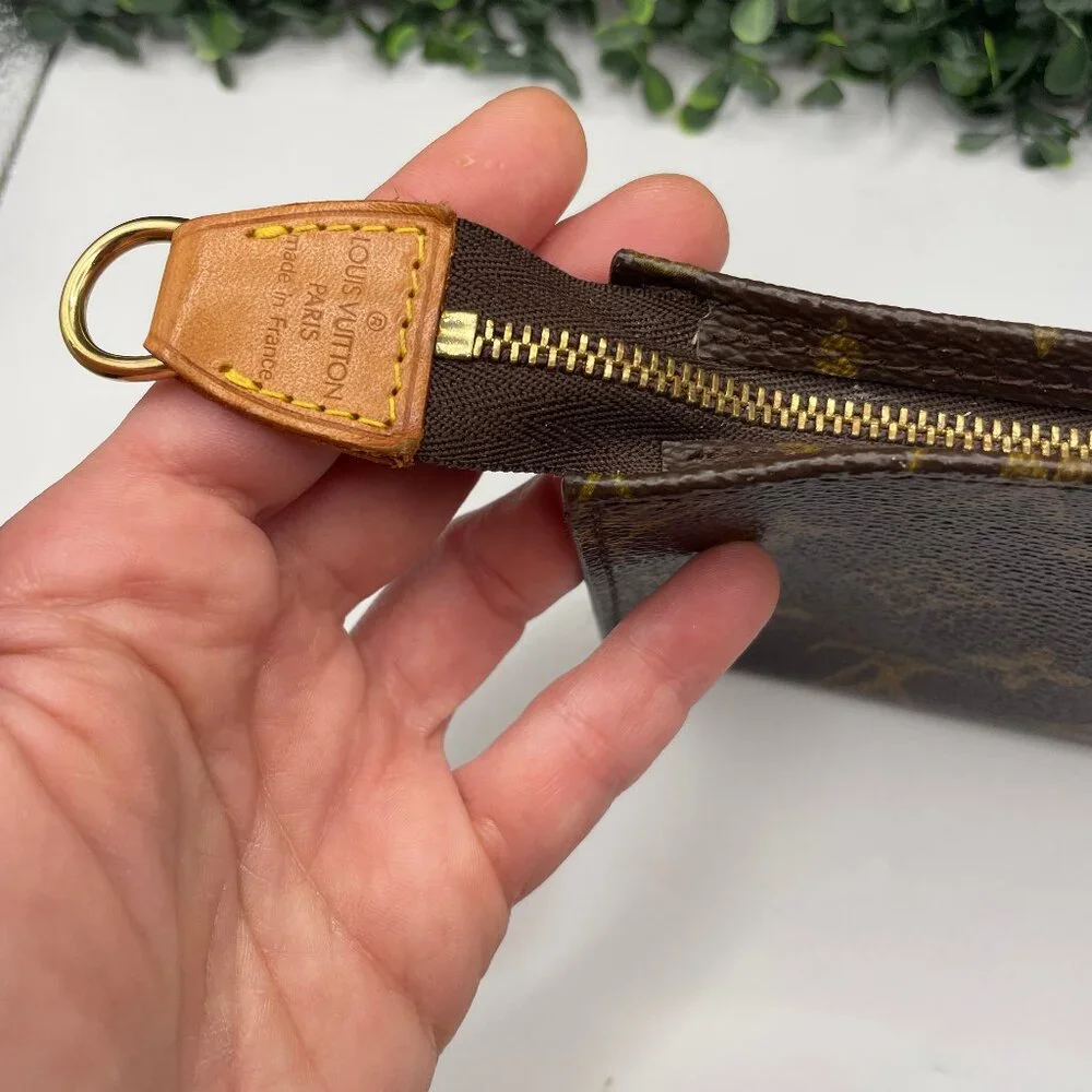 AUTHENTIC LOUIS VUITTON Monogram Bucket PM Accessory Pouch - Picture 6 of 14